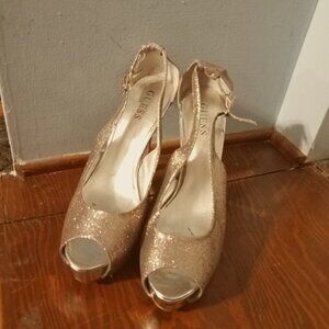 Guess Womens Layla heeled sandal,  gold shimmer, 9M